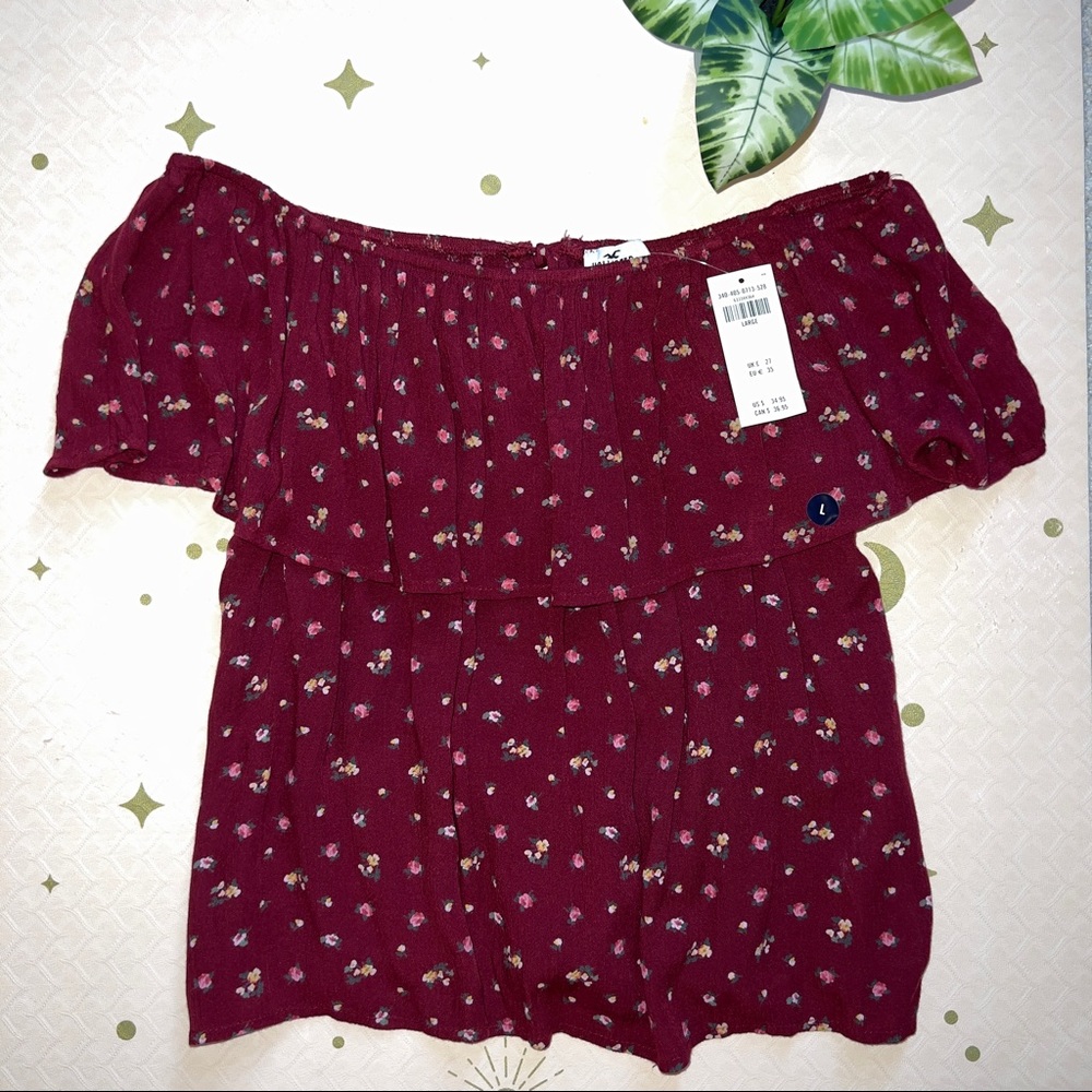 Hollister Off the Shoulder Blouse / Crop Top in Red Floral - Large